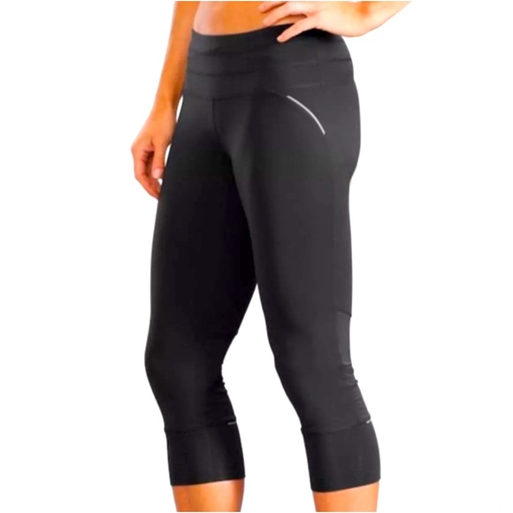 Athleta Relay Capri 2.0 Running Leggings Workout Gym Black Reflective Sm 347896 - Picture 1 of 10